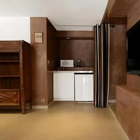 Le Clos Saint Jean, Vue Cite, Piscine Et Parking 카르카손