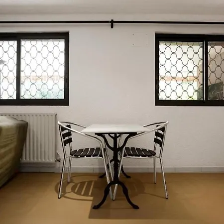 Le Clos Saint Jean, Vue Cite, Piscine Et Parking *