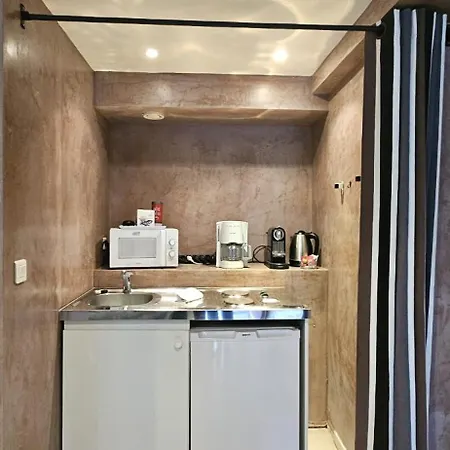 Le Clos Saint Jean, Vue Cite, Piscine Et Parking *