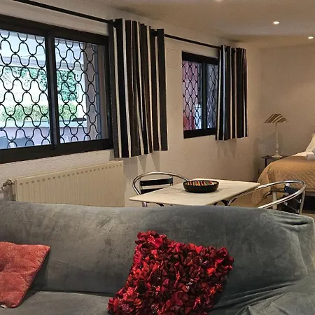 Le Clos Saint Jean, Vue Cite, Piscine Et Parking *